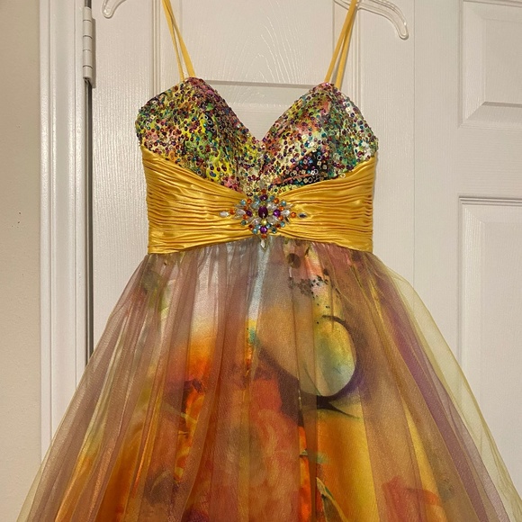 Formal Dress - Picture 1 of 3
